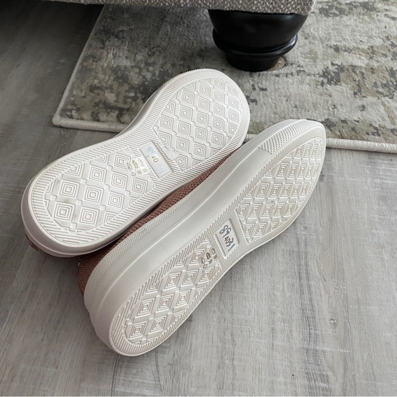 Carvela Campaign Stretch Pink Slip-On Sneakers - Picture 5 of 9